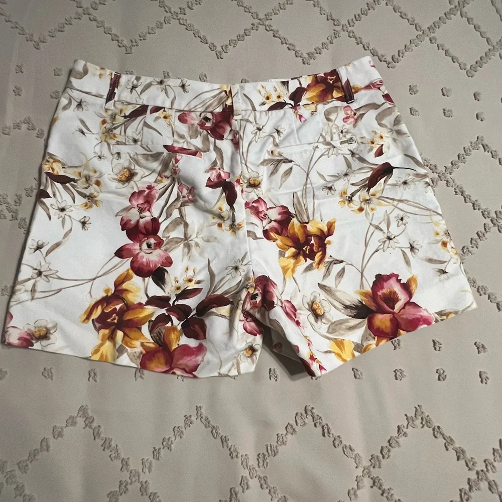 White House Black Market Floral Shorts Womens Size 12 EUC Summer Dress Shorts - Picture 4 of 6